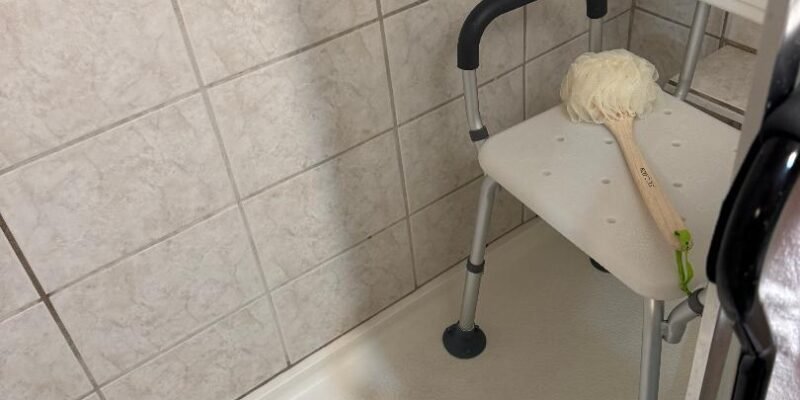 2725 Bolin Lane Hall Shower